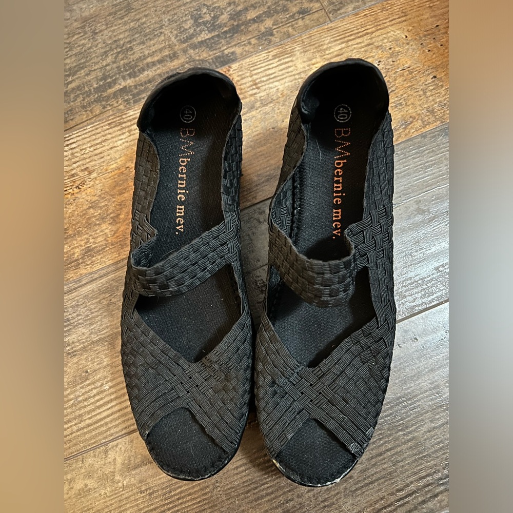 New blk comfortable women’s summer shoe size 8.5